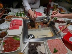 -海底捞火锅鲜切牛肉主题店(长寿路店)
