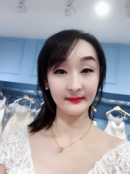 -觅白婚纱礼服馆