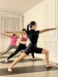 -闺蜜瑜伽·普拉提女性塑形馆