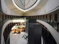 -上海滴水湖皇冠假日酒店