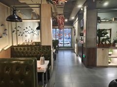 卡座-鸣记脆皮烤鱼(岐山路店)