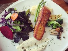 -Chom Cafe and Restaurant