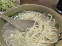 -亮亮面馆(经六路店)