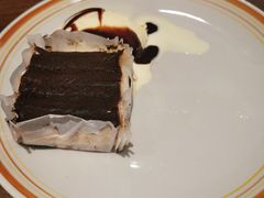 提拉米苏蛋糕配香草冰激凌-萨莉亚意式餐厅(杭州滨江天街店)