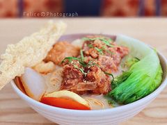 冬阴功汤蒜香排骨面-福米小馆