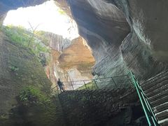 -伍山海滨石窟