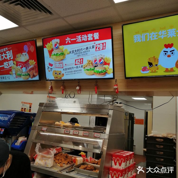 这个月六一节上班未能陪小宝度过，特意选了休息日陪宝宝