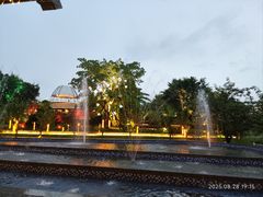 -茅草房·河畔园林火锅