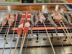 -哈尔滨小酒馆·鲜肉现穿自助烧烤(康新花园店)