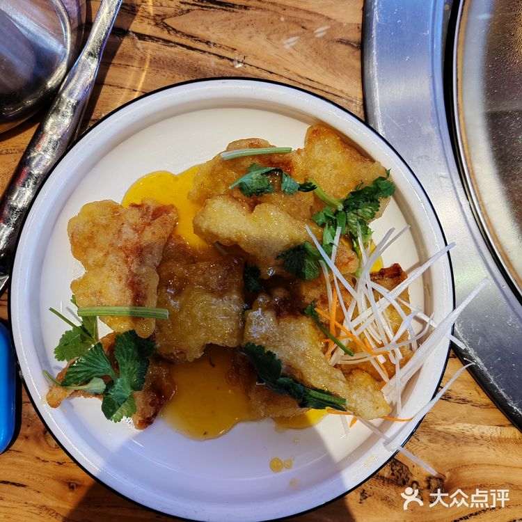 铁锅炖，好吃又实惠。点的铁锅炖嘎鱼，活鱼现杀现炖