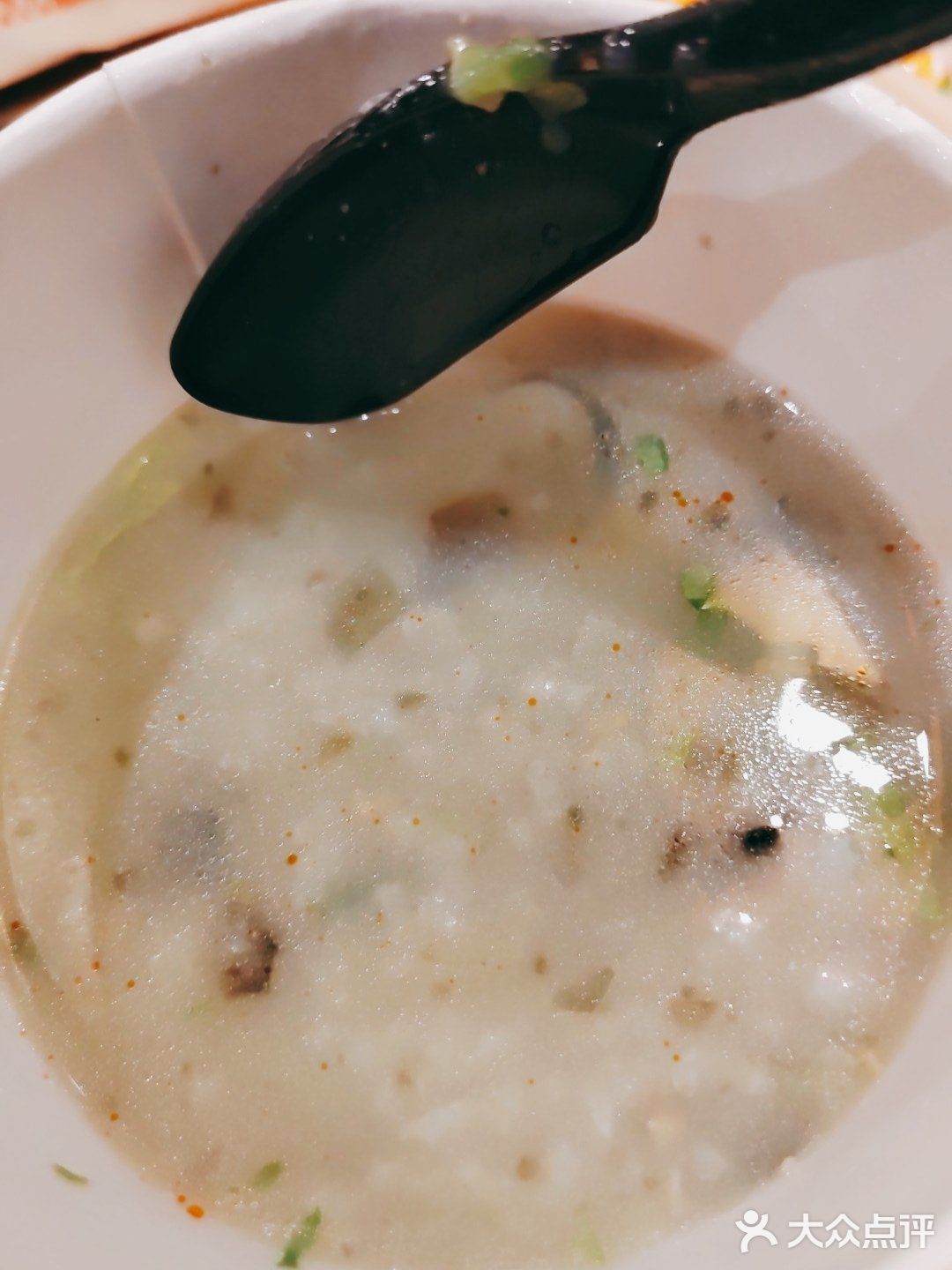 水水的，以前都是比较稠的，第一次点肉夹馍，怎么说呢