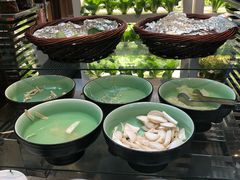 自助调料区-圆顶阁西餐厅(郑州索菲特国际饭店 )
