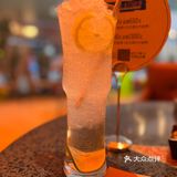 世豪二期里面洽个午饭。来吃这家新开的餐酒吧