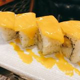 有肉，寿司，大酱汤，石锅拌饭。一定能吃饱吃好