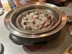 -围炉肉舍•炭烤活鳗•丹东海鲜烤肉(步行街店)