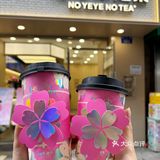 被粉嫩的樱花🌸包围，一口下去春天的味道💕