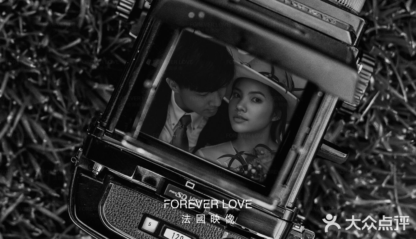 黑白色调对法式婚纱照的浪漫有着独特的的镜头表达。✅㊙️😘