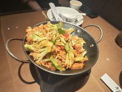 -东口码头·烧鸽子·鱼头泡饼·地方菜(金鹰悦城店)