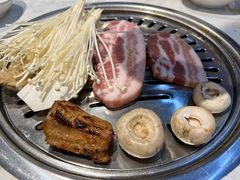 烤五花和蘑菇-六七八韩式烤肉·韩国料理(上杭路店)