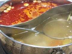 日光番茄牛骨鸳鸯锅-左庭右院鲜牛肉火锅(金山万达店)