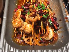 -沪小二炭火蛙锅(淮海中路美食不夜城店)