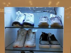 -爱革·洗衣改衣·洗鞋修鞋·洗包修包·奢侈品护理(宝地广场店)