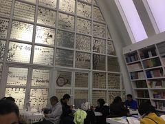 -钟书阁(松江泰晤士小镇店)