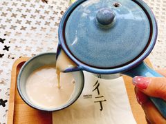 -彳亍咖啡·这里(水湾路店)