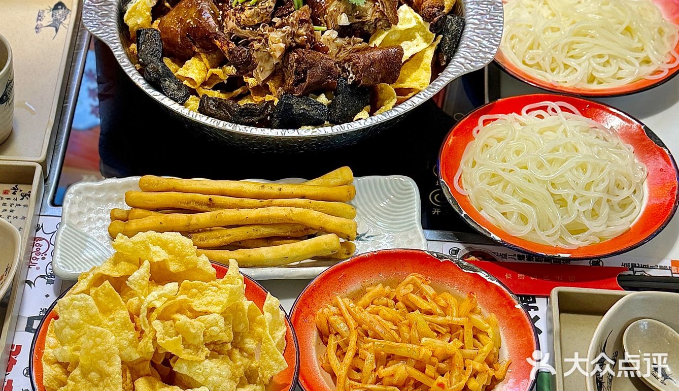 🍲爱吃螺狮粉的有福了，螺狮粉火锅一次爽到够💕