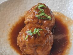 鸭蛋黄狮子头-梅飞酒家(名辉豪庭店)