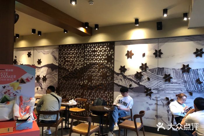 星巴克臻选(成都宽窄巷子店)大堂图片