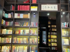 -钟书阁(松江泰晤士小镇店)