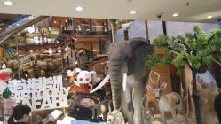 门口非洲动物-卡通尼·Safari非洲探索乐园·生日会(金桥国际商业广场店)