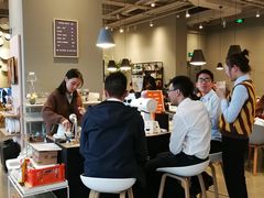 手冲咖啡的小姐姐好美-dotcom coffee古点咖啡(致真大厦店)