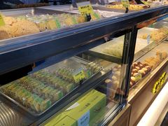 面包甜点陈列柜-鲍师傅糕点(江苏路店)