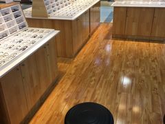 -MiRi眼镜连锁·蔡司·尼康控优点合作店(莘庄店)