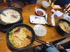 张飞牛肉粉-爆炸头阿姨小四川正宗川味小吃(无任何分店)