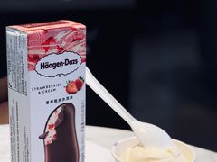 草莓脆皮条-哈根达斯(武汉天地店)