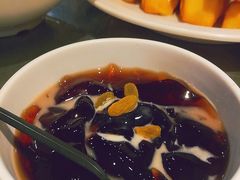 黑白-龙巢盱眙龙虾·牛蛙·烧烤宵夜(八卦岭店)