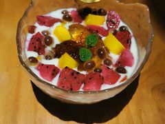 桃胶水果酸奶杯-POKEE VIA&Brunch·维娅(重庆来福士店)