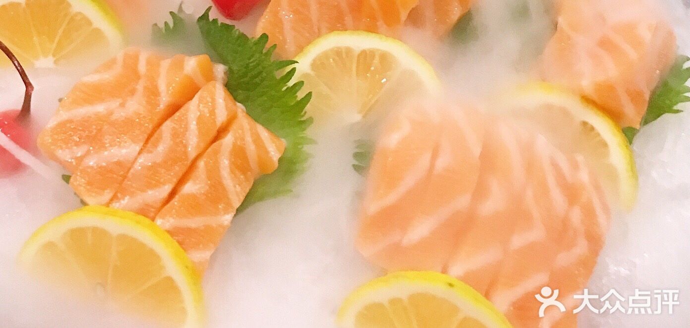 东西，实在是吃不动了，服务小哥真逗，忘记给小料纸