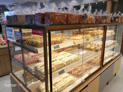 面包甜点陈列柜-面包新语(滨湖万达店)