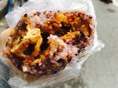 早点的蒸饭包油条-芳婆糕团店(王府大街店)