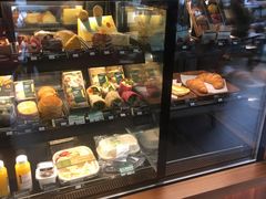 面包甜点陈列柜-星巴克(深圳欢乐颂店)