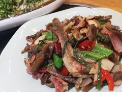 鹿茸菌炒腊肉-妈妈的味道(和顺古镇店)