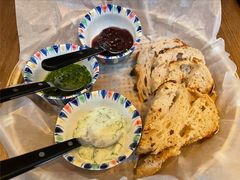 三种酱配酸面包-Mesa Madre梅萨妈妈·Bintana(国贸店)