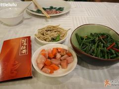 免费小菜和凉拌蕨菜-花家怡园