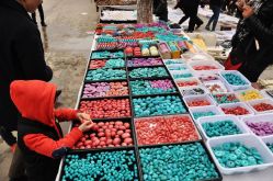 五颜六色-东海水晶大集