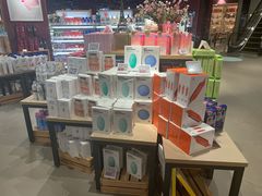 -中百仓储超市有限公司(越秀星汇维港店)
