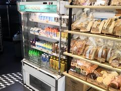 面包甜点陈列柜-圣安娜饼屋(信和广场店)